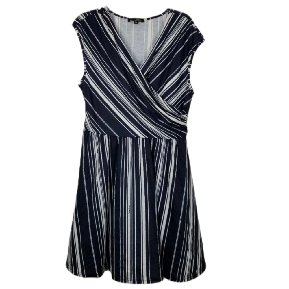 Suzanne Betro Faux Wrap Dress Short Sleeves V Neck Snap Stripes Stretch Size XL